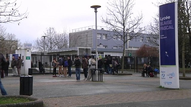 Agression d'un lycéen à Châteauroux: Vallaud-Belkacem salue la réaction rapide et ferme du lycée