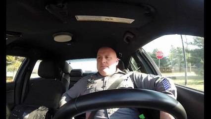 Un policier chante et danse sur "Shake it Off"