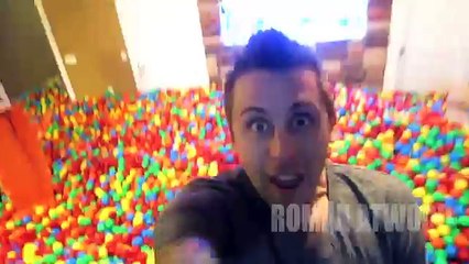 Il transforme sa maison en piscine à boules géante, sa copine va avoir une sacrée surprise !