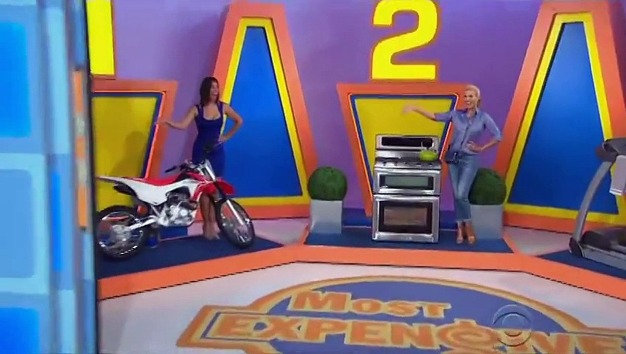 Le présentateur du Juste Prix chute sur un tapis roulant et ça pique!