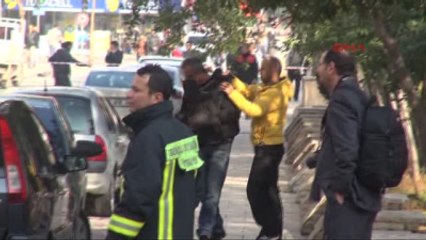 Denizli - Kız Arkadaşı Ayrılınca Silahı Kapan Madde Bağımlısı Pencereye Çıktı