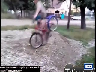 Dunya News - People get indulge in funny activities to get injured