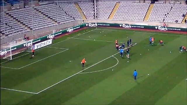 ΑΠΟΕΛ-Οθέλλος-προθέρμανση Οθέλλου (1)