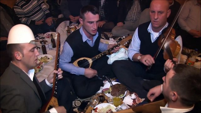 Vellezerit Zogaj Keng per Enver Hoxhen 2015