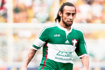 Oswaldo revela se Valdivia continua como capitão da equipe