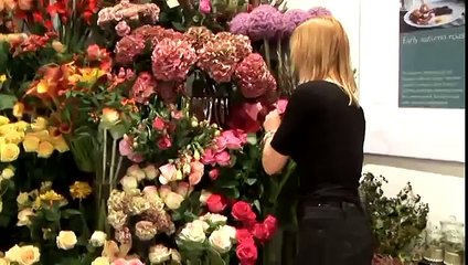 How To Arrange Wedding Flowers