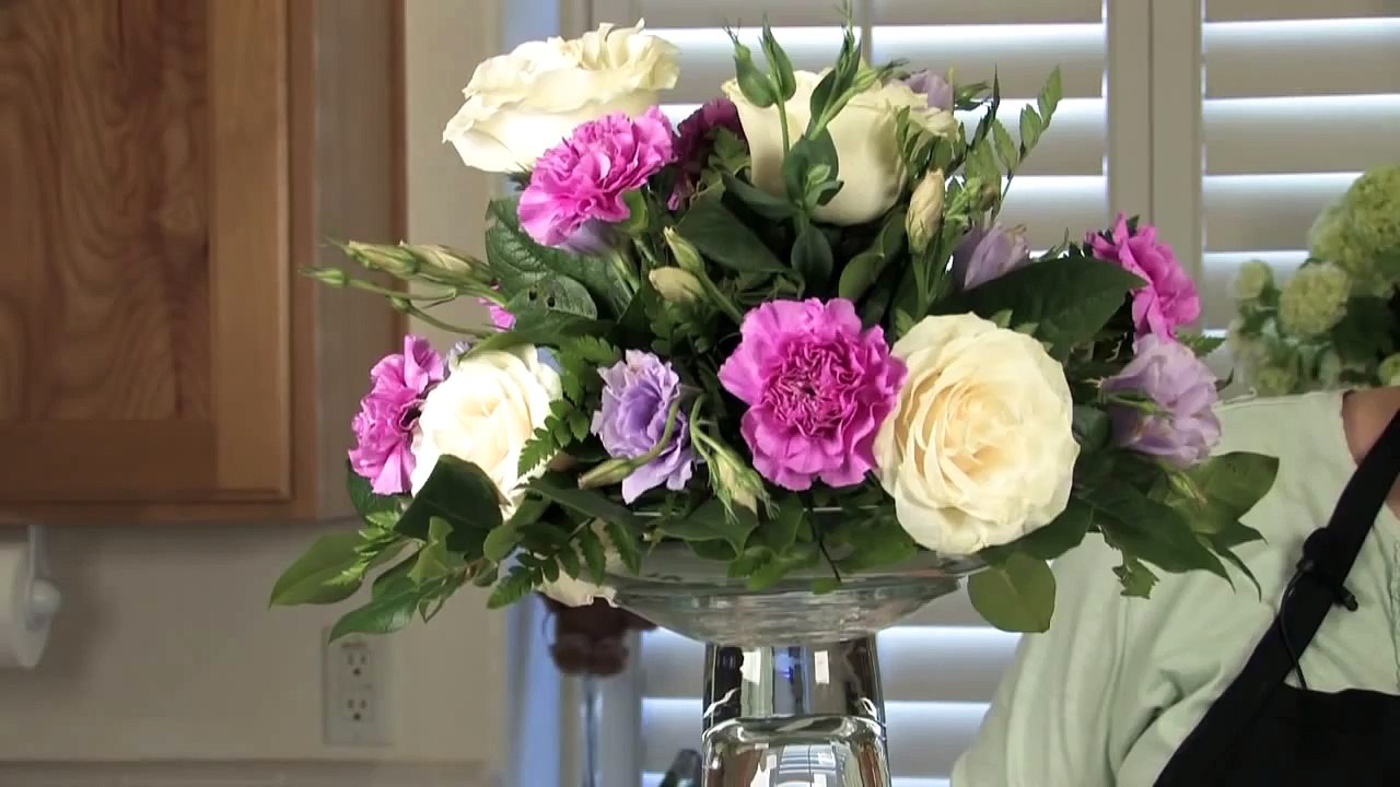 How to Keep Tall Centerpieces From Falling Floral Arrangements for