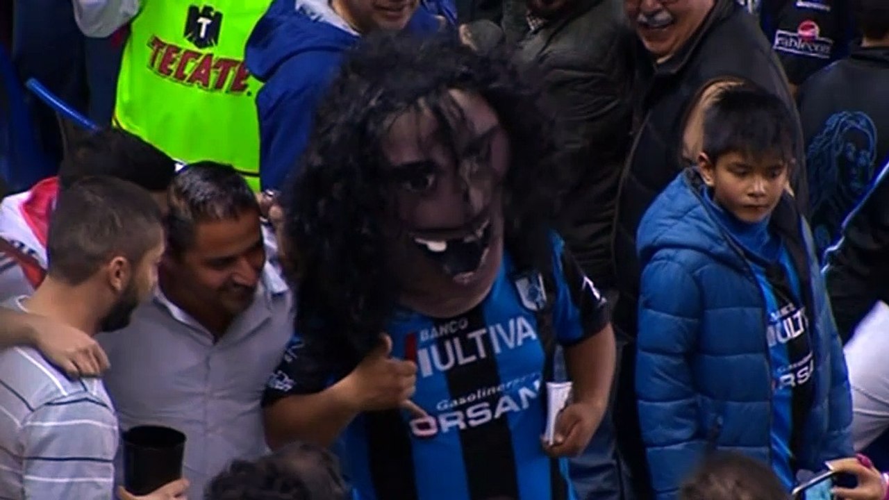 Mexique - Le masque hilarant de Ronaldhino des fans de Queretaro