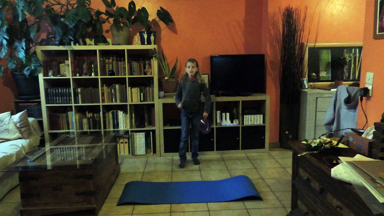 jonglage avec une assiette