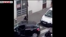 Charlie Hebdo shock, video inedito di Sky News mostra la polizia che fa scappare gli attentatori