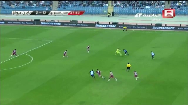 Manuel Neuer's Tackle 35 Yards out from Goal During Bayern Munich vs. Al Hilal