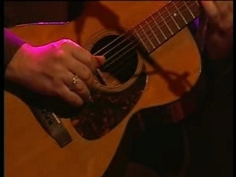 NORAH JONES - COMES LOVE.