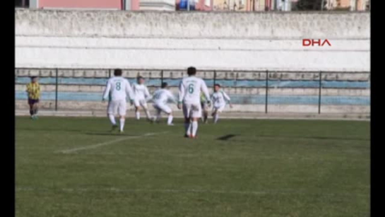 Burdur Sakatlanan Futbolcu Saha Kenarında Ambulans Bekledi