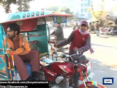 Dunya News - Chingchi drivers suffer as petrol shortage continues on day-5