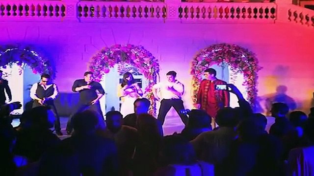 Salman Khan Embarrassed Katrina Kaif On Arpita Khan Wedding - Copy.mp4