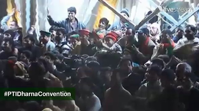 Dua For Shuhada of Saneha-e-Peshawar and Shuhada-e-Dharna in PTI Dharna Convention