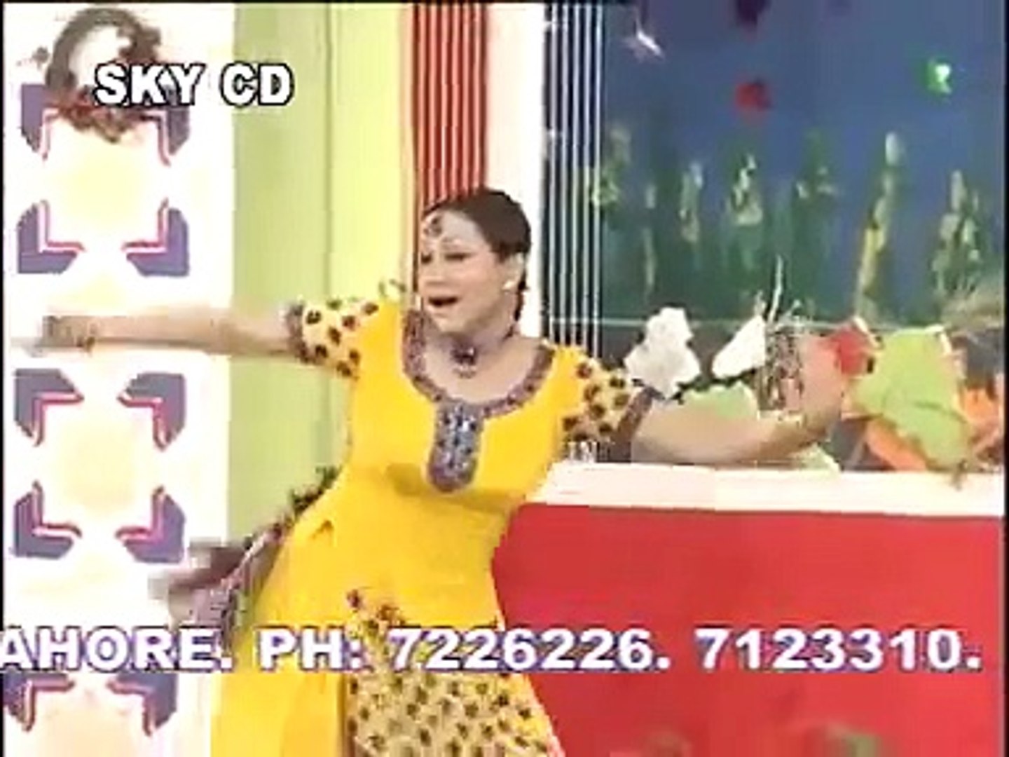 Nargis hot Mujra in Yellow shirt - video Dailymotion