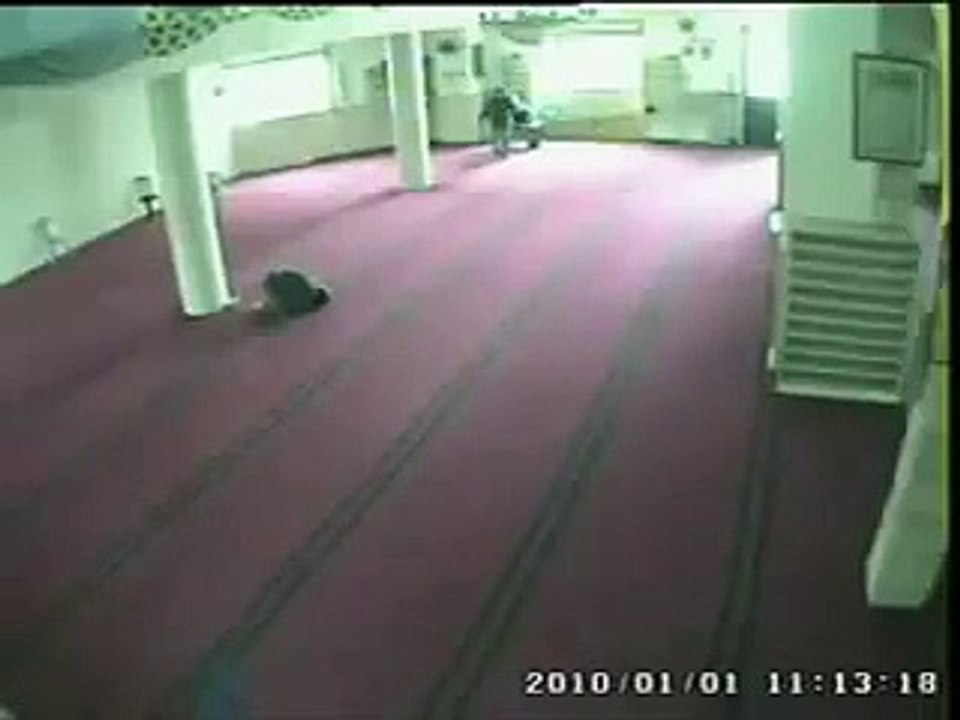 Shocking Video: Died While Praying in Mosque!!