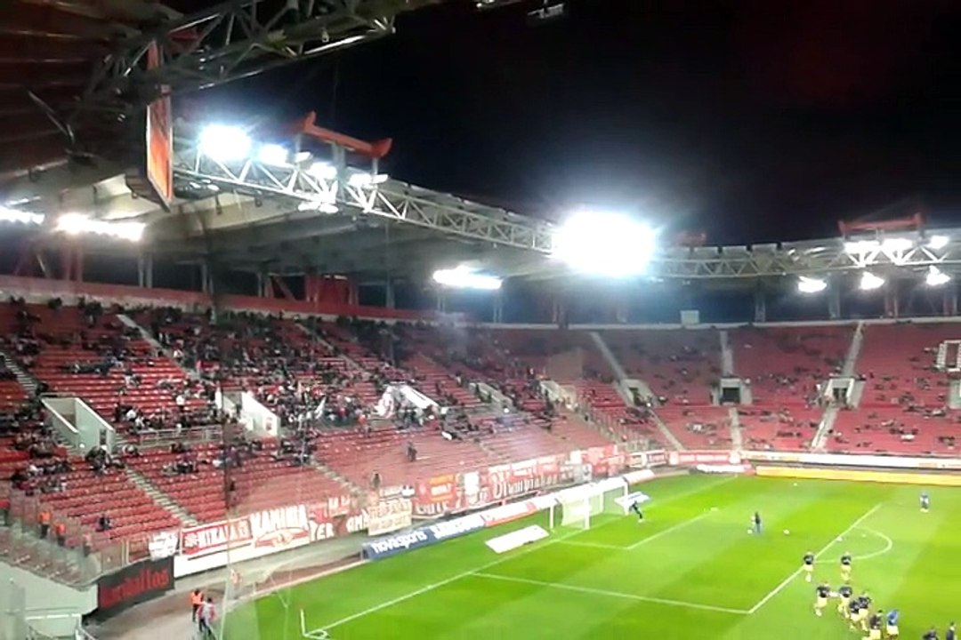 Η προθέρμανση των δύο ομάδων (Ολυμπιακός - Παναιτωλικός)