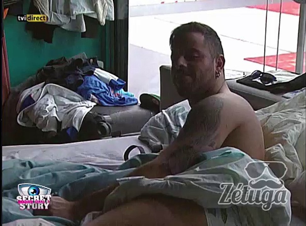Concorrentes gozam com as ordens da VOZ e da Teresa Guilherme durante a noite
