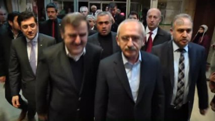 Kılıçdaroğlu, Yaşar Kemal'i Ziyaret Etti