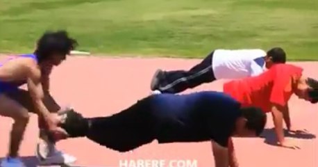 Bu Çocuk Dayağı Hak Ediyor