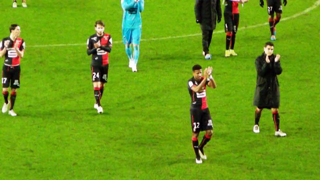 18/01/15 : SRFC-ASSE : les joueurs saluent le kop