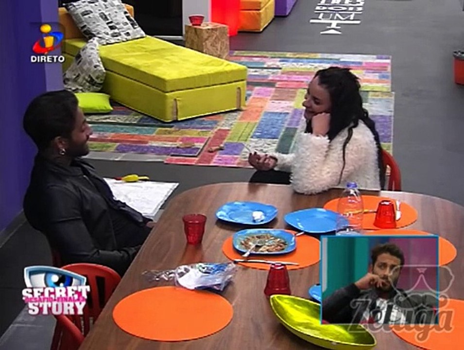 Cláudio assiste ao Marco a criticar a relação dele, humilha-o e manda-o f*der em Italino