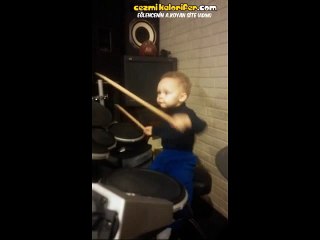 Bateriyi Pek Güzel Çalan 2 Yaşındaki Çocuk