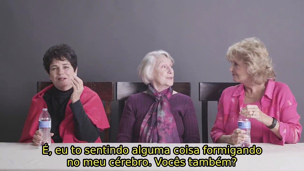 Vídeo mostra três avós experimentando maconha pela primeira vez