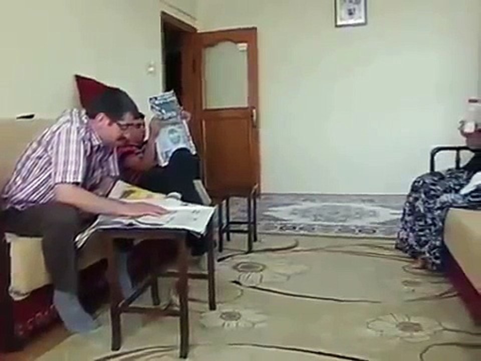 Kadının Yaptığı Çaydanlık Şakası ve Kalçasına Yediği Çaydanlık!