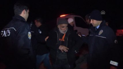 Kaza Yapan Otomobil Ağaçlara Takılı Kaldı