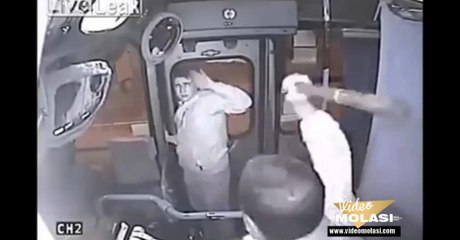 HIRSIZI KAPIYA SIKIŞTIRAN OTOBÜS ŞOFÖRÜ