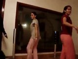 SEXY LAHORE SCHOOL GIRLS HD SHOWING HER HIP 01