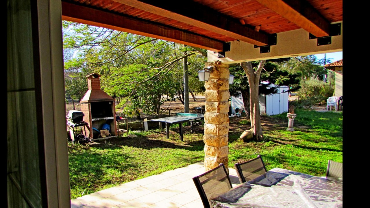 For sale a beautiful renovated large rooms with 10 housing units in a good neighborhood in Binyamina - No brokerage fees shoppers.