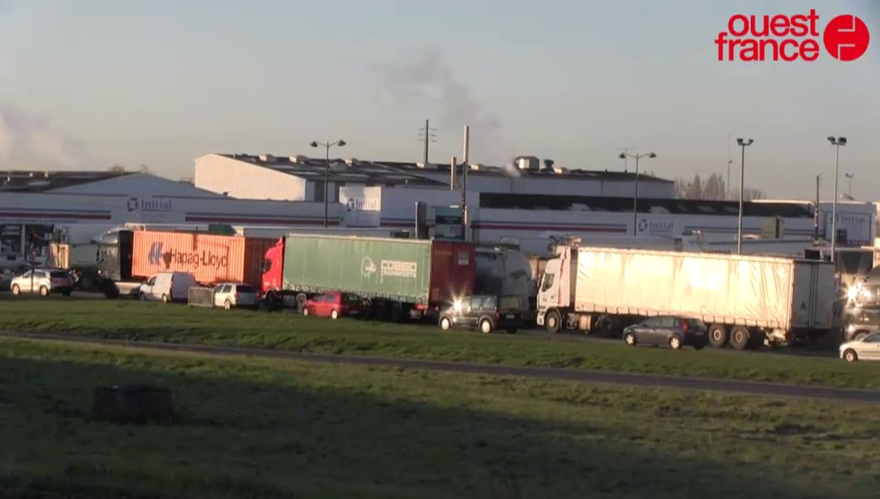 Rennes : les routiers en grève, porte de Lorient