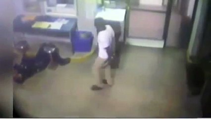 Il sauve la vie du policier qui vient de l'arrêter