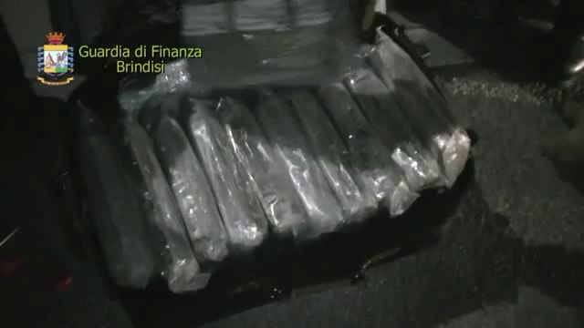 Brindisi - sequestrati dalla GdF 650 chilogrammi di sostanze stupefacenti