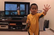 Amazing Young Kid plays Nunchucks like Bruce Lee.