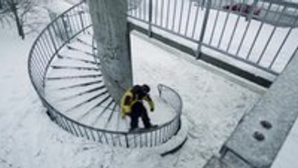 Spiral rail on skis