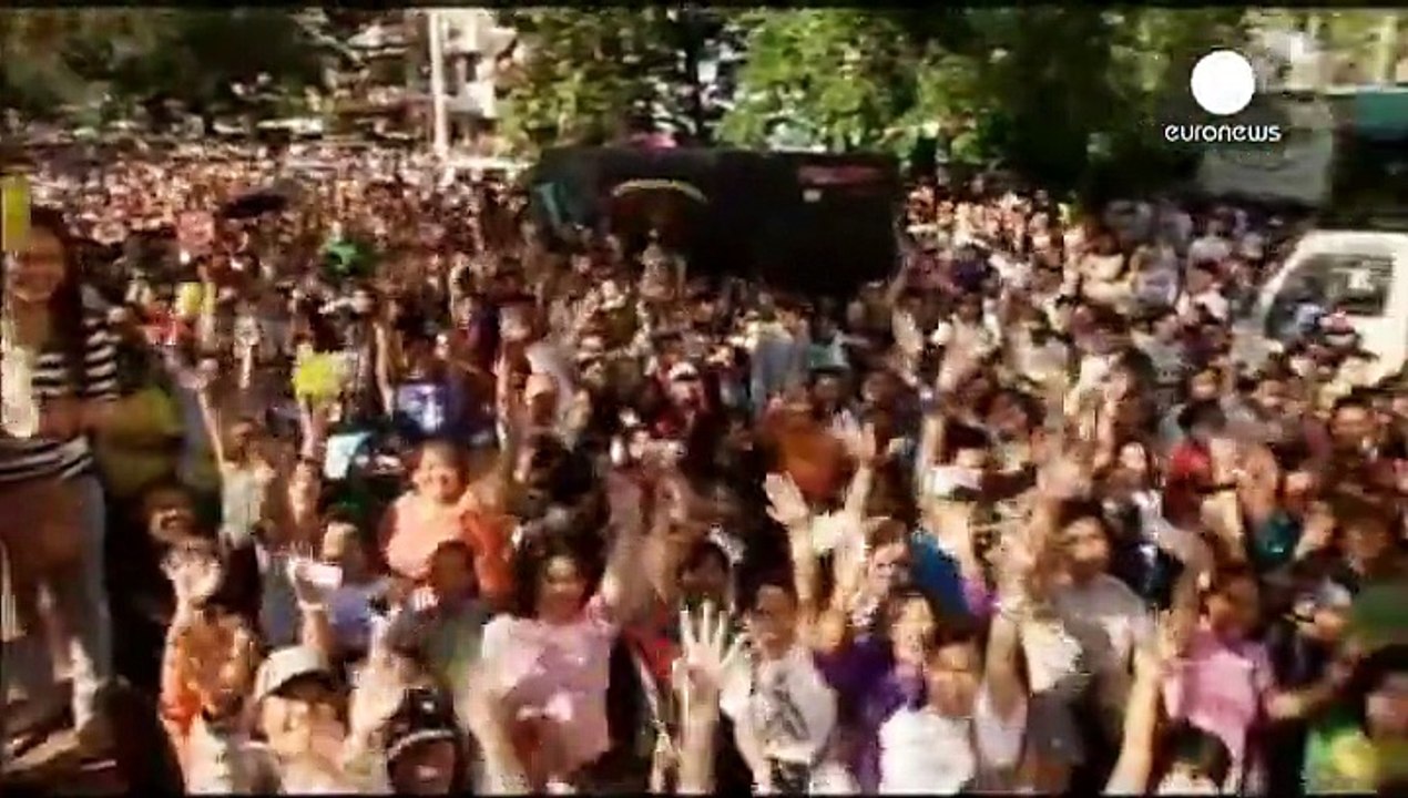 Thousands bid Pope Francis farewell as his Philippines tour ends