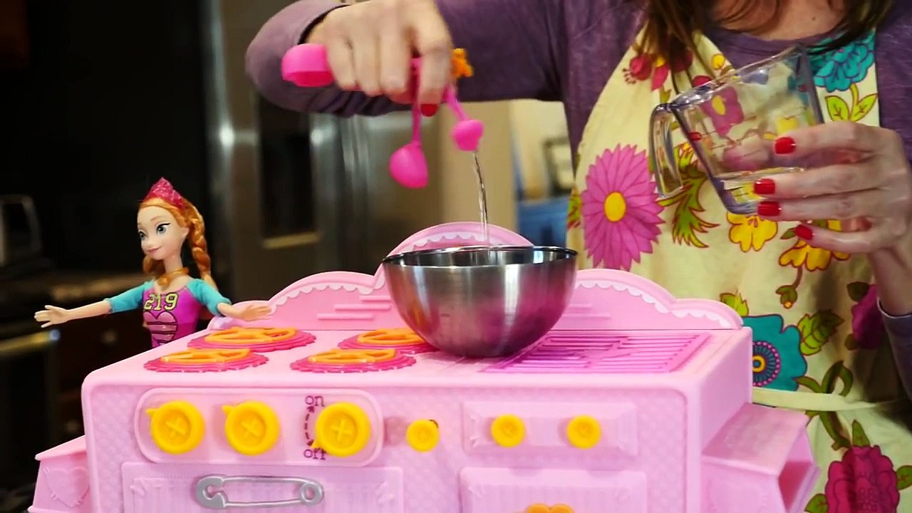 Lalaloopsy Baking Oven Real Cookies and Cake With Disney Princess Anna Frozen Doll De la Hornada