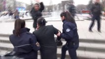 Kızılay'da Döktüğü Yanıcı Maddeyi Ateşe Veren Kadın Gözaltına Alındı