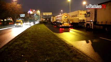 Download Video: Blocage des routiers: le port de Gennevilliers paralysé