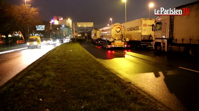 Blocage des routiers: le port de Gennevilliers paralysé