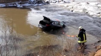 Sivas'ta Otomobil Kızılırmak'a Uçtu: 1 Yaralı