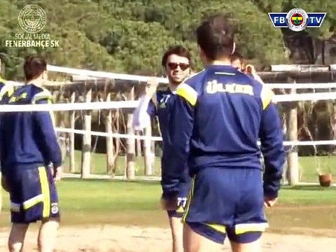 Futbolcularımız Kampta Plaj Voleybolu Oynadı! Sizce Hangi Takım Kazandı?