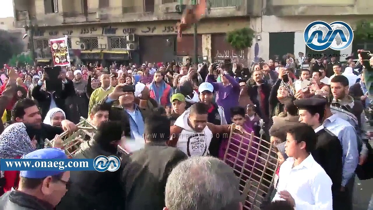 بالفيديو.. الأطفال يحتفلون بالمولد النبوى الشريف بإطلاق الحمام فى الهواء‎