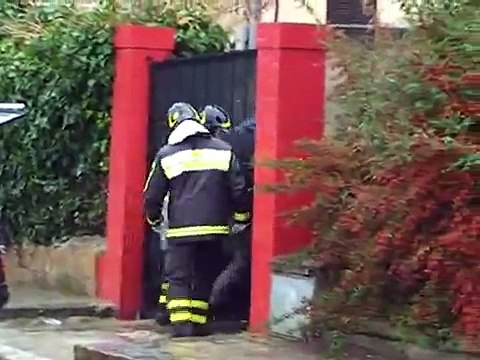 Anziana trovata morta sul tetto di un edificio Intervento della Scientifica, indagini in corso