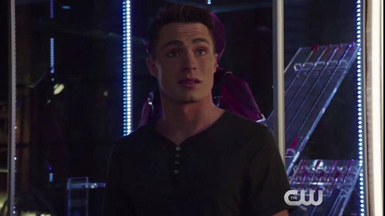 Arrow - Season 3B - Interview with Stephen Amell, John Barrowman and Colton Haynes